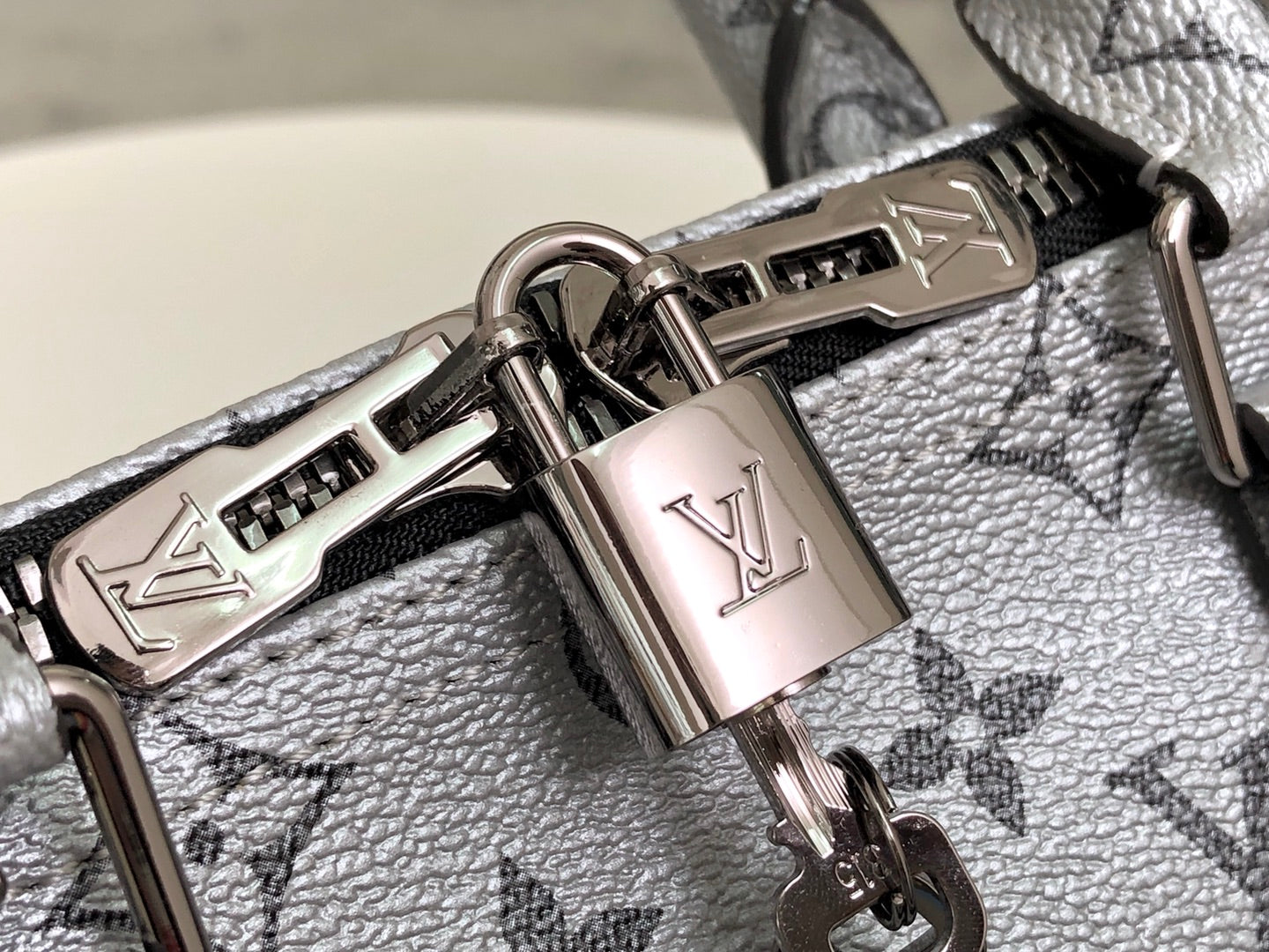 Lou-Keepall 45 旅行袋 銀色