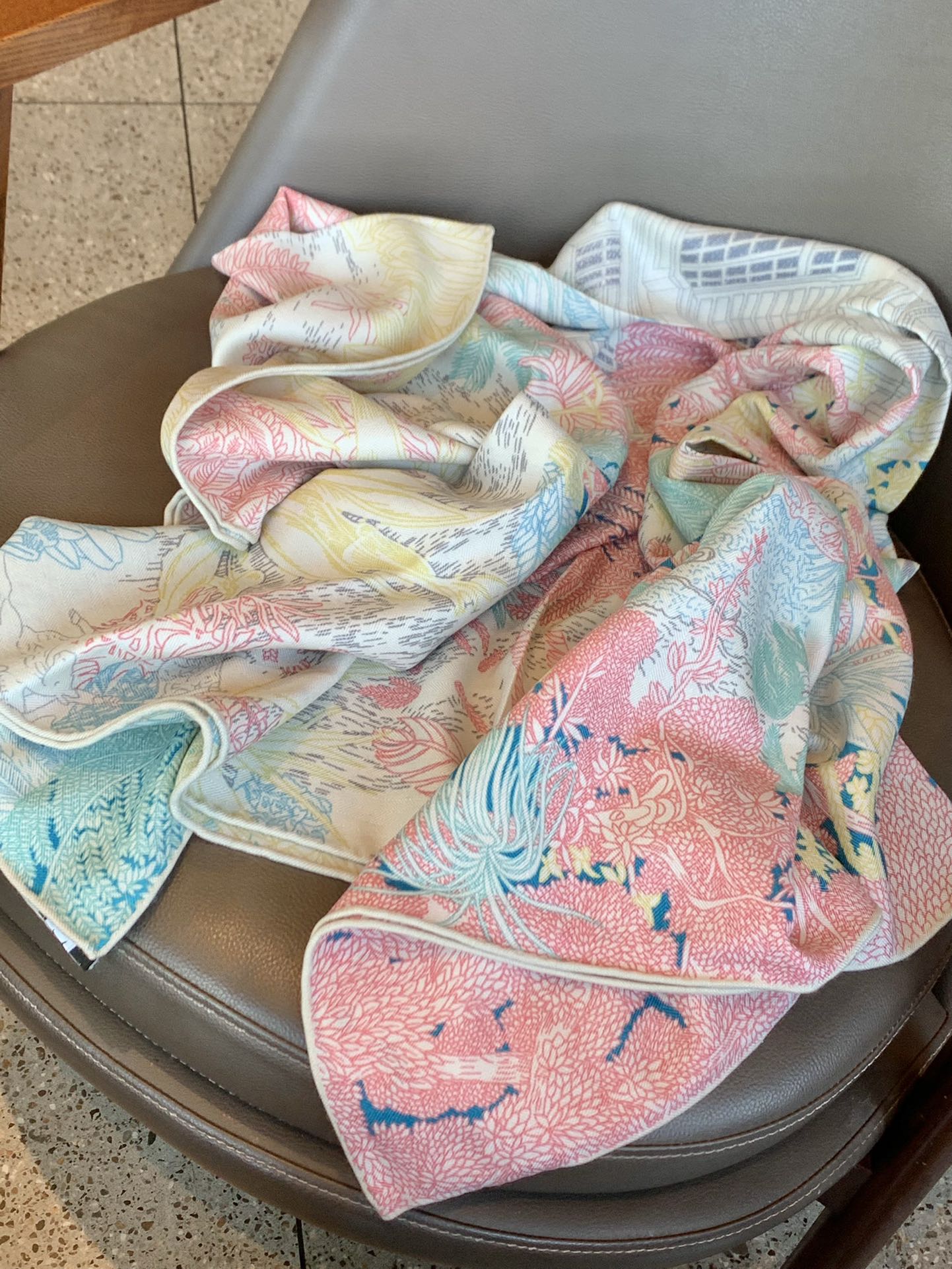 小愛款-頂級雙面方形圍巾 140*140cm 70%羊絨+30%真絲