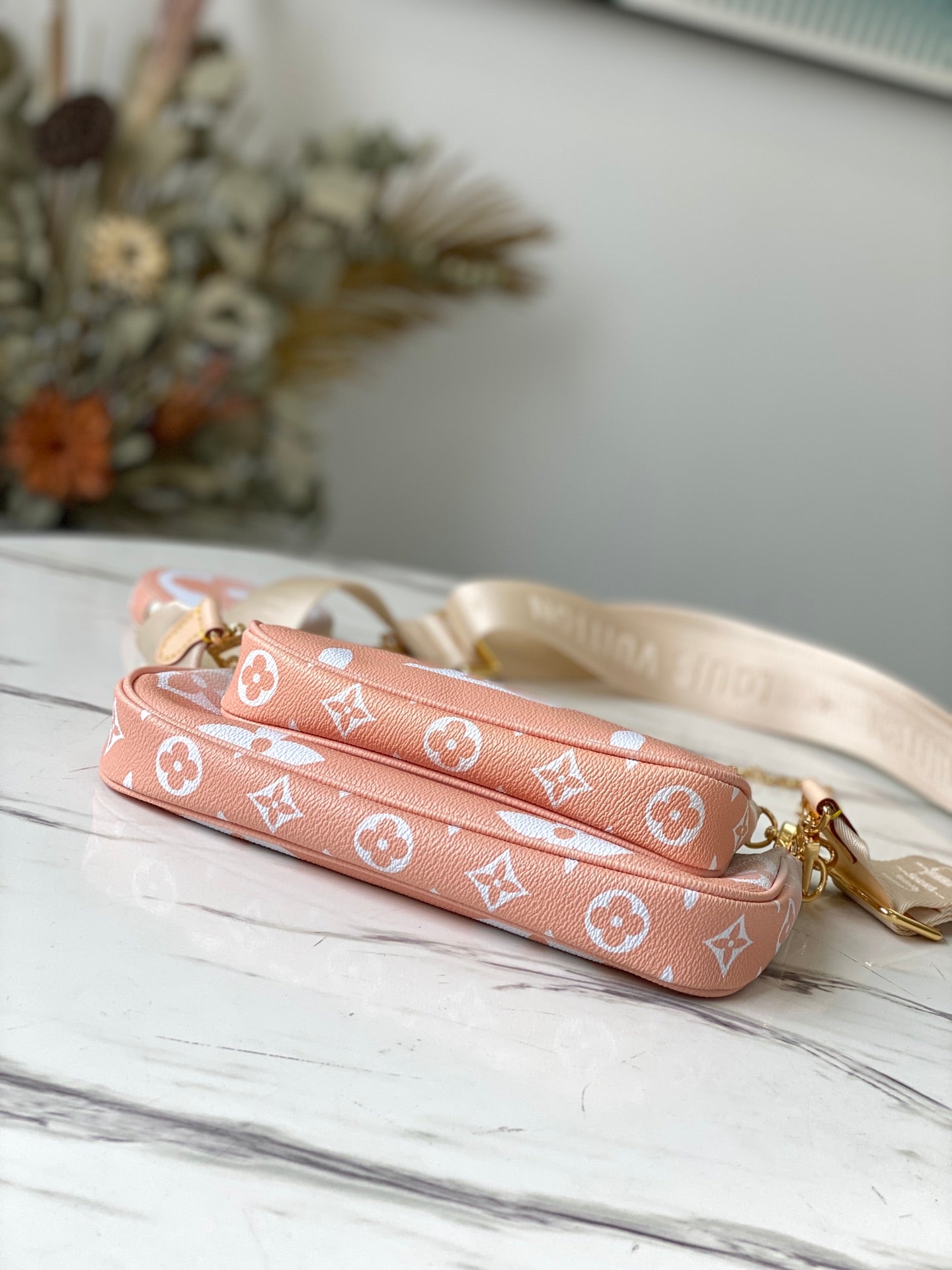 M57634 路L家-Multi Pochette Accessoires 手袋 三合一包 霧靄色