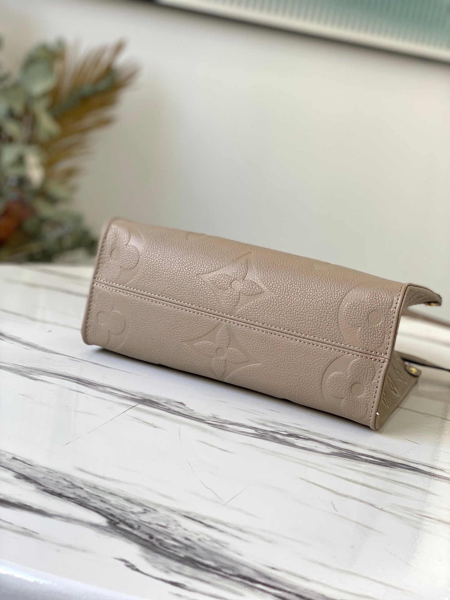 LV M45660 杏色 Onthego PM