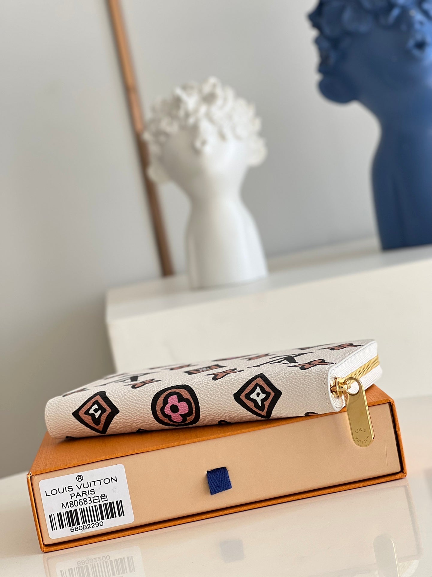LV M80683 白色豹紋拉鍊長夾