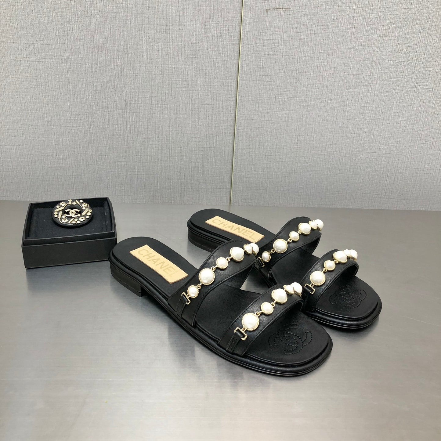 小香家-22A 手工坊珍珠釦拖鞋-內外羊皮（尺碼35-40）