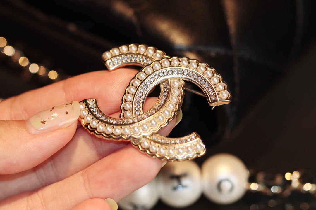 Chanel 胸針