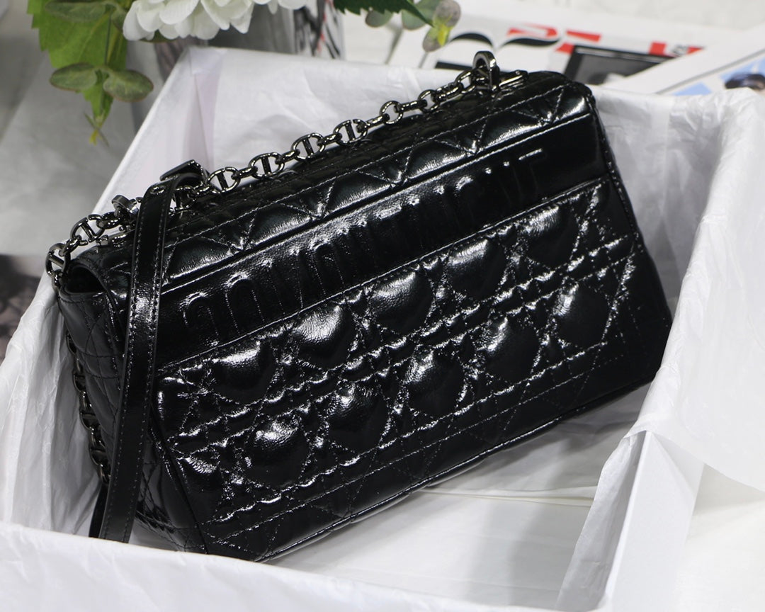 Dior Caro 褶皺漆皮系列 中號25cm-黑色
