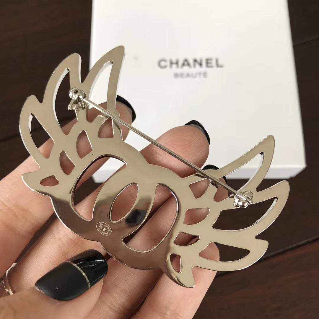 Chanel 胸針