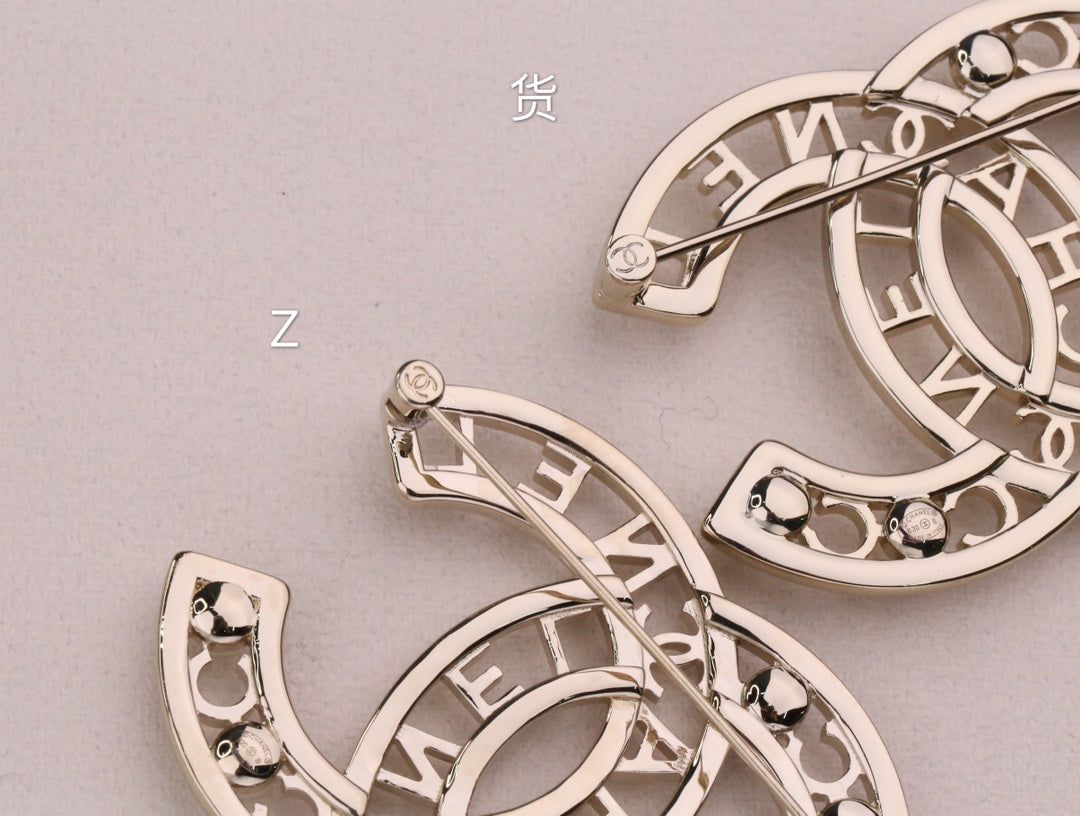 Chanel 胸針