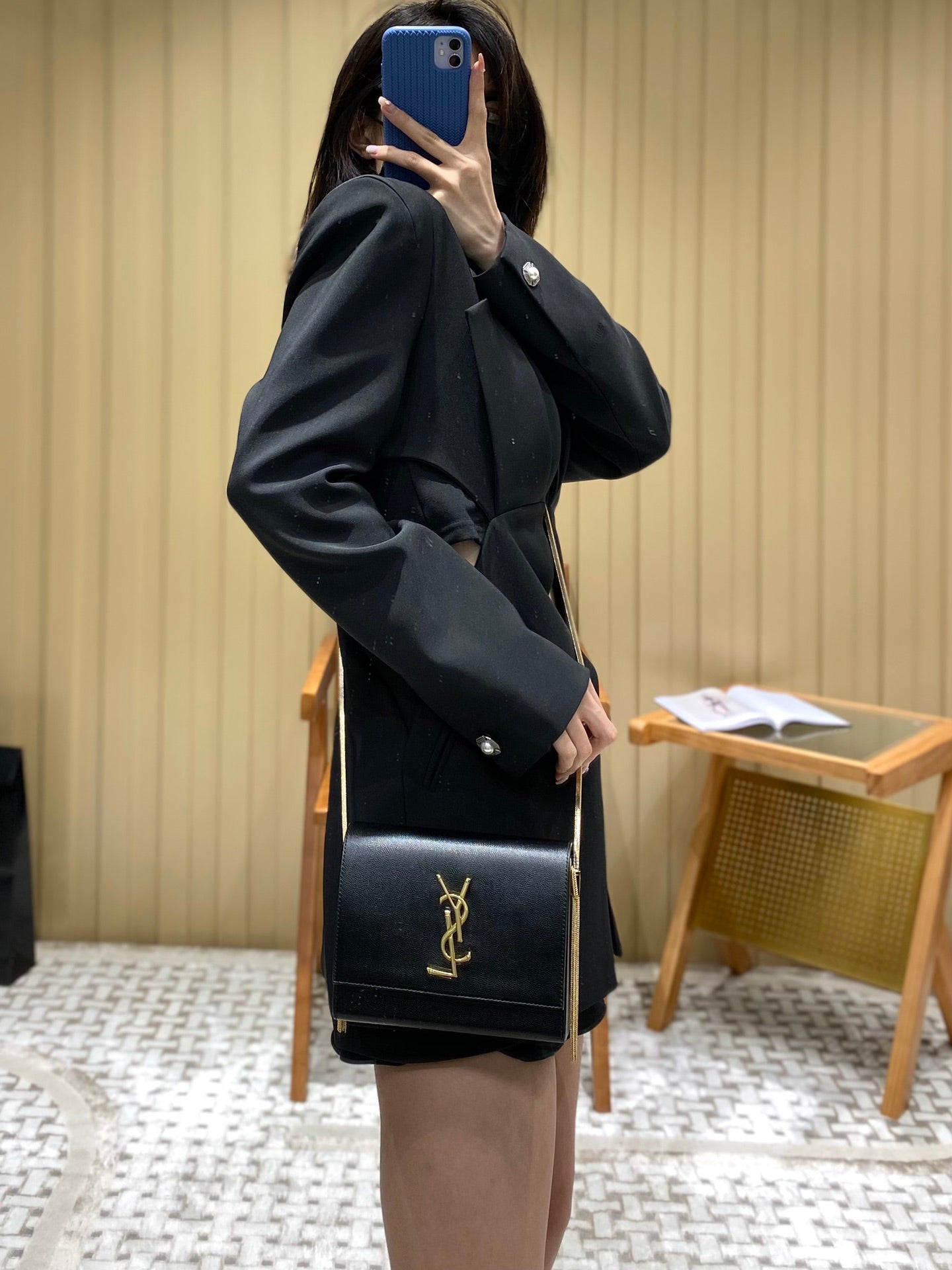 聖Y羅-Kate box bag 黑色 上身圖