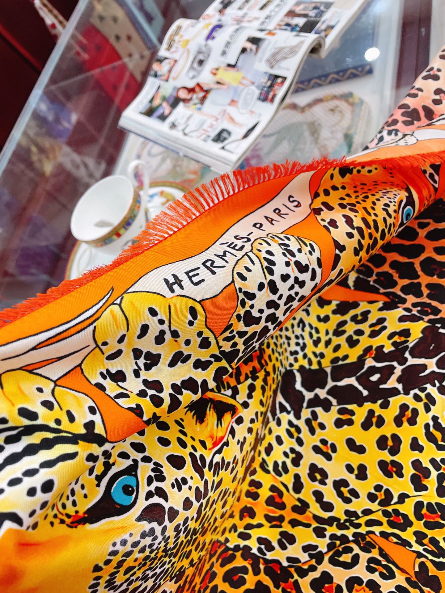 Hermes 慵懶花豹90絲巾