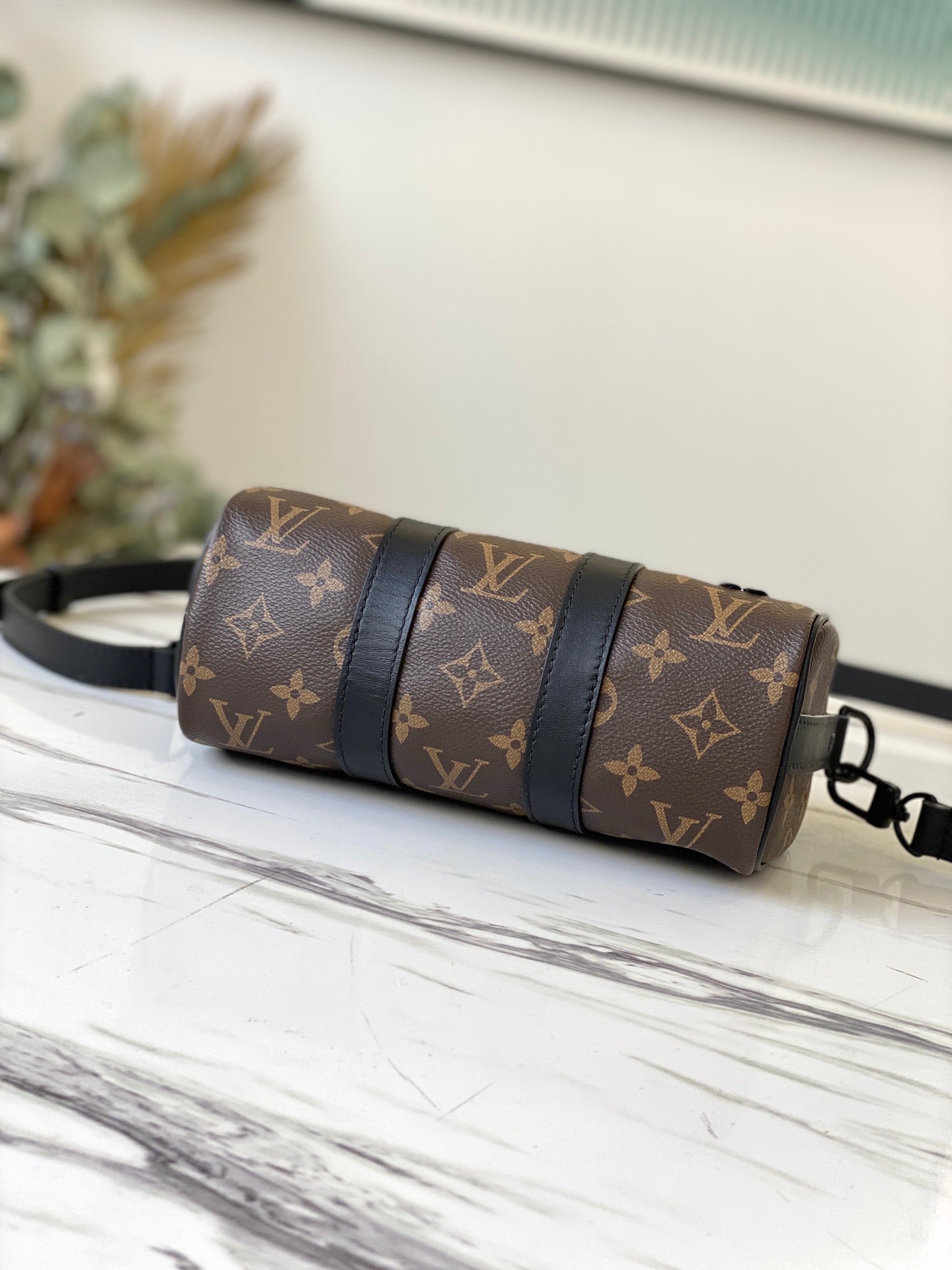 LV M80201  Keepall Nano 男士手袋