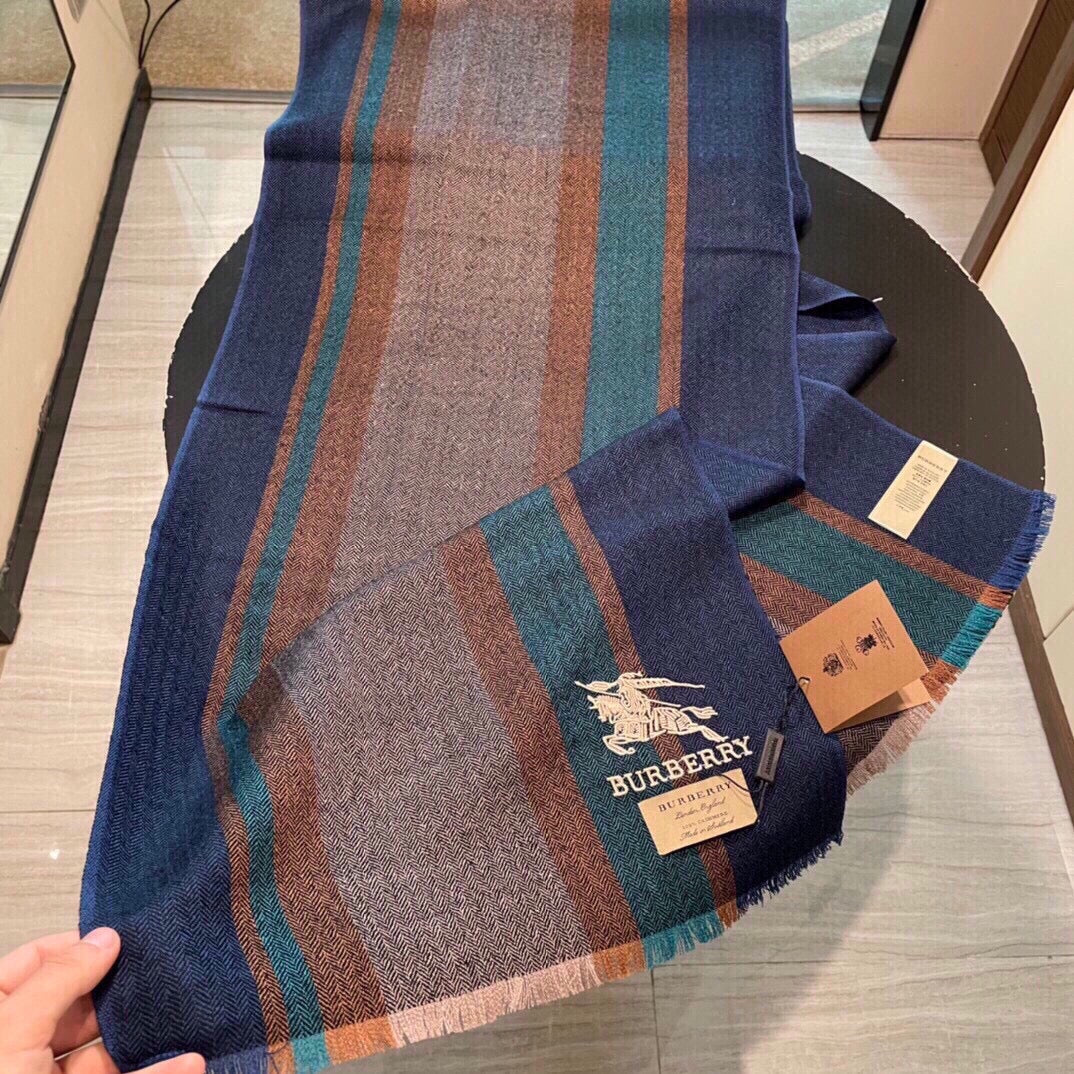 Burberry 戰馬繡標羊絨圍巾