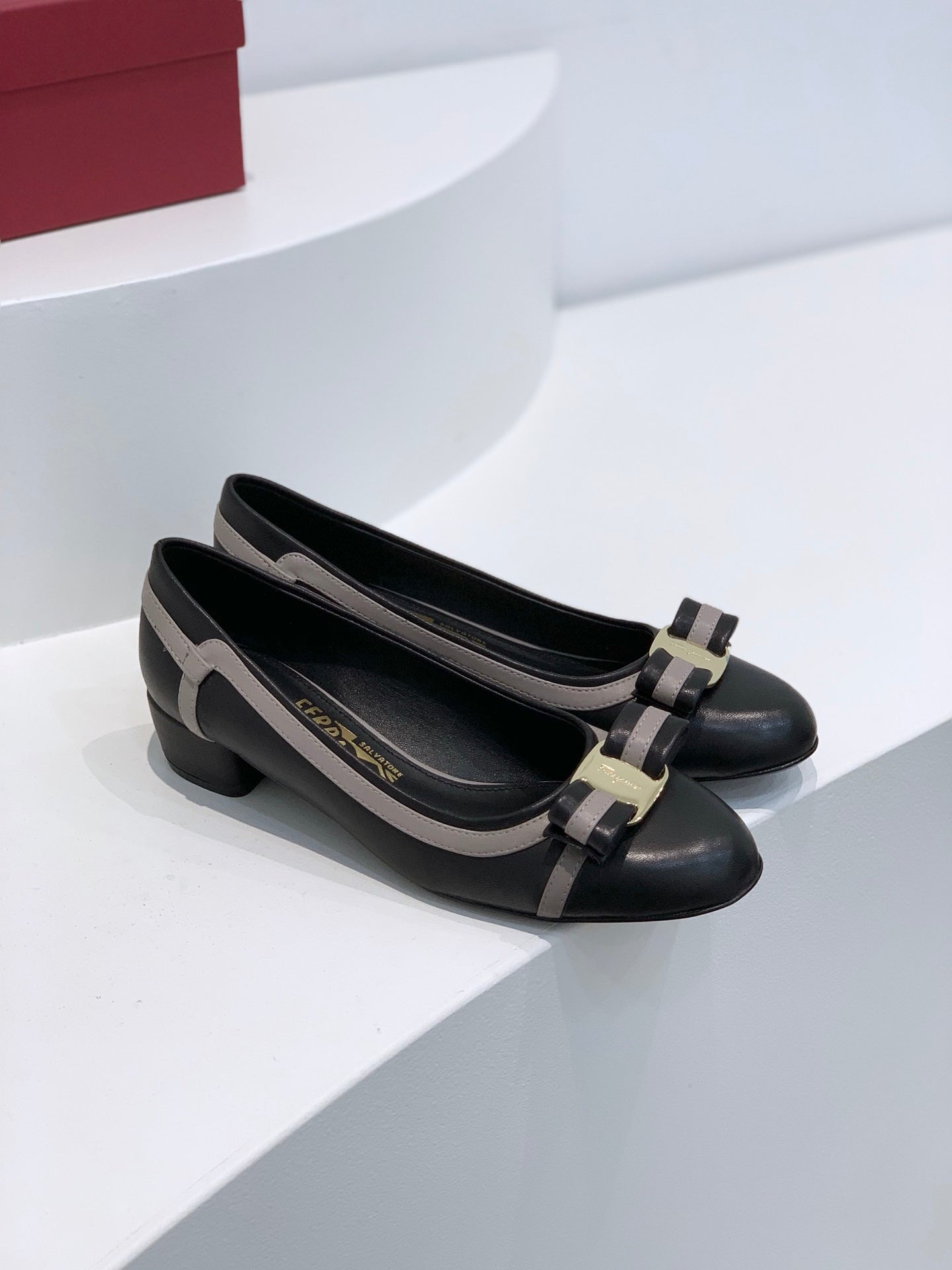 Salvatore Ferragamo鞋-菲拉格慕 VARA蝴蝶結 拼接低粗跟鞋