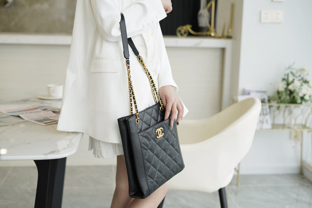 Chanel 皮革購物包
