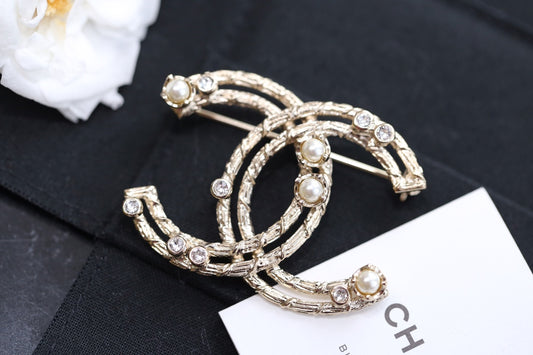 Chanel 胸針