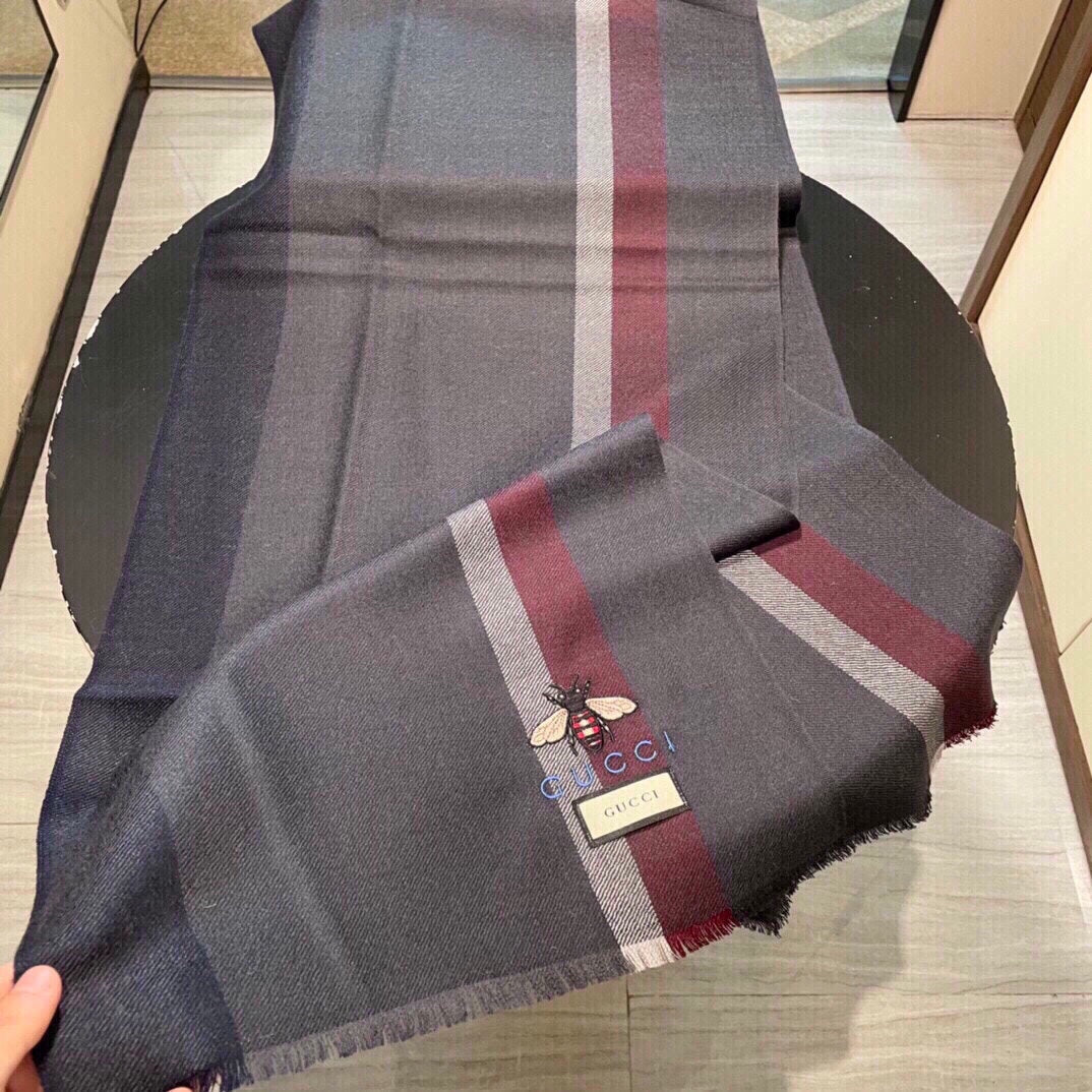 Gucci 蜜蜂羊絨條紋圍巾