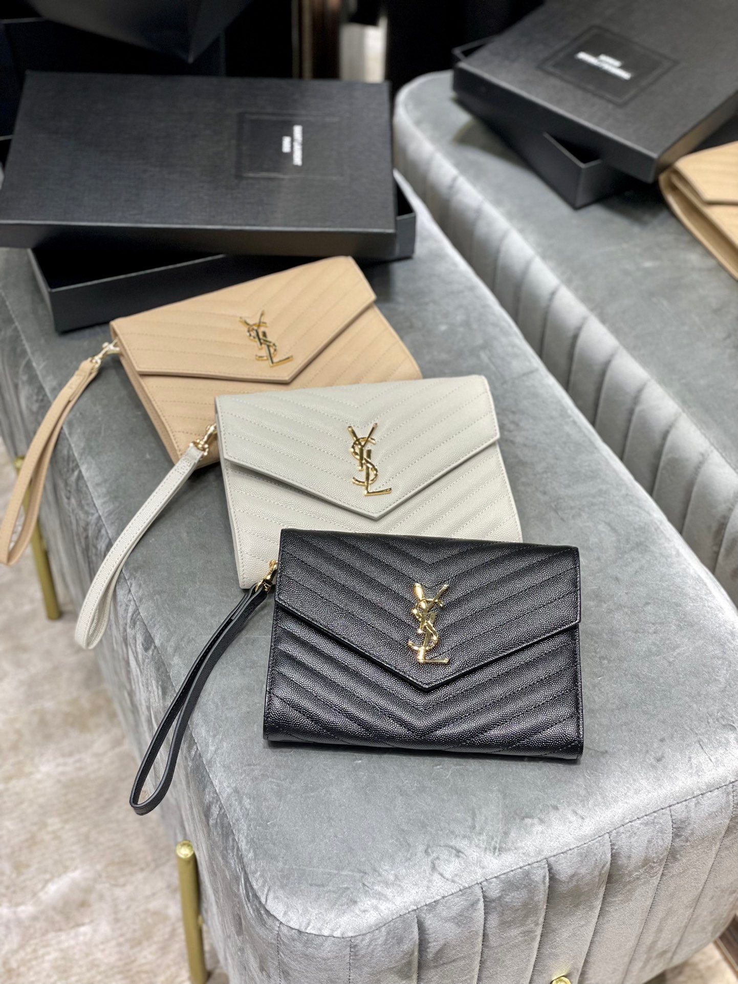 YSL_魚子醬手拿包-杏色金扣