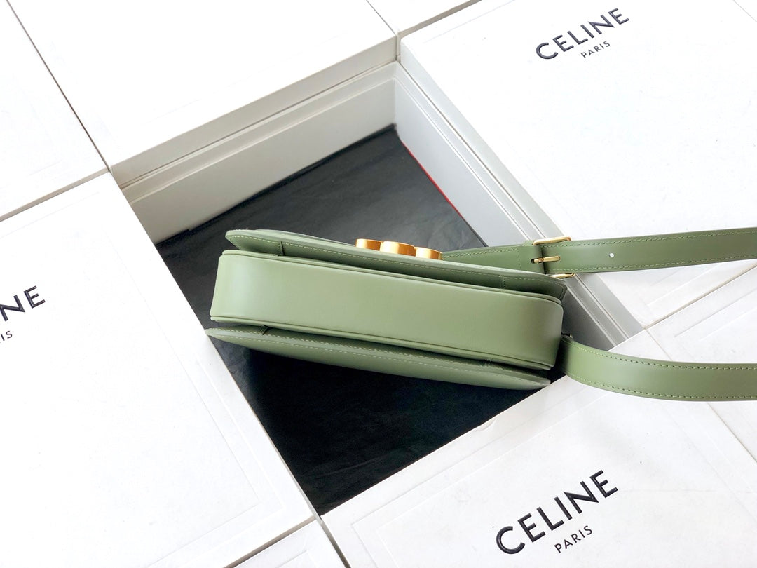 Celine TRIOMPHE 中號小牛皮-牛油果綠