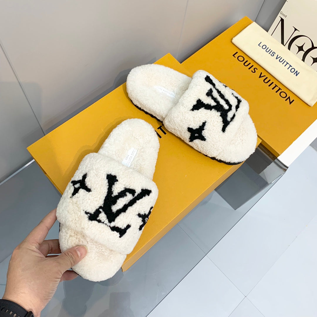 路L家-2022早春新款 毛毛拖鞋 白黑色