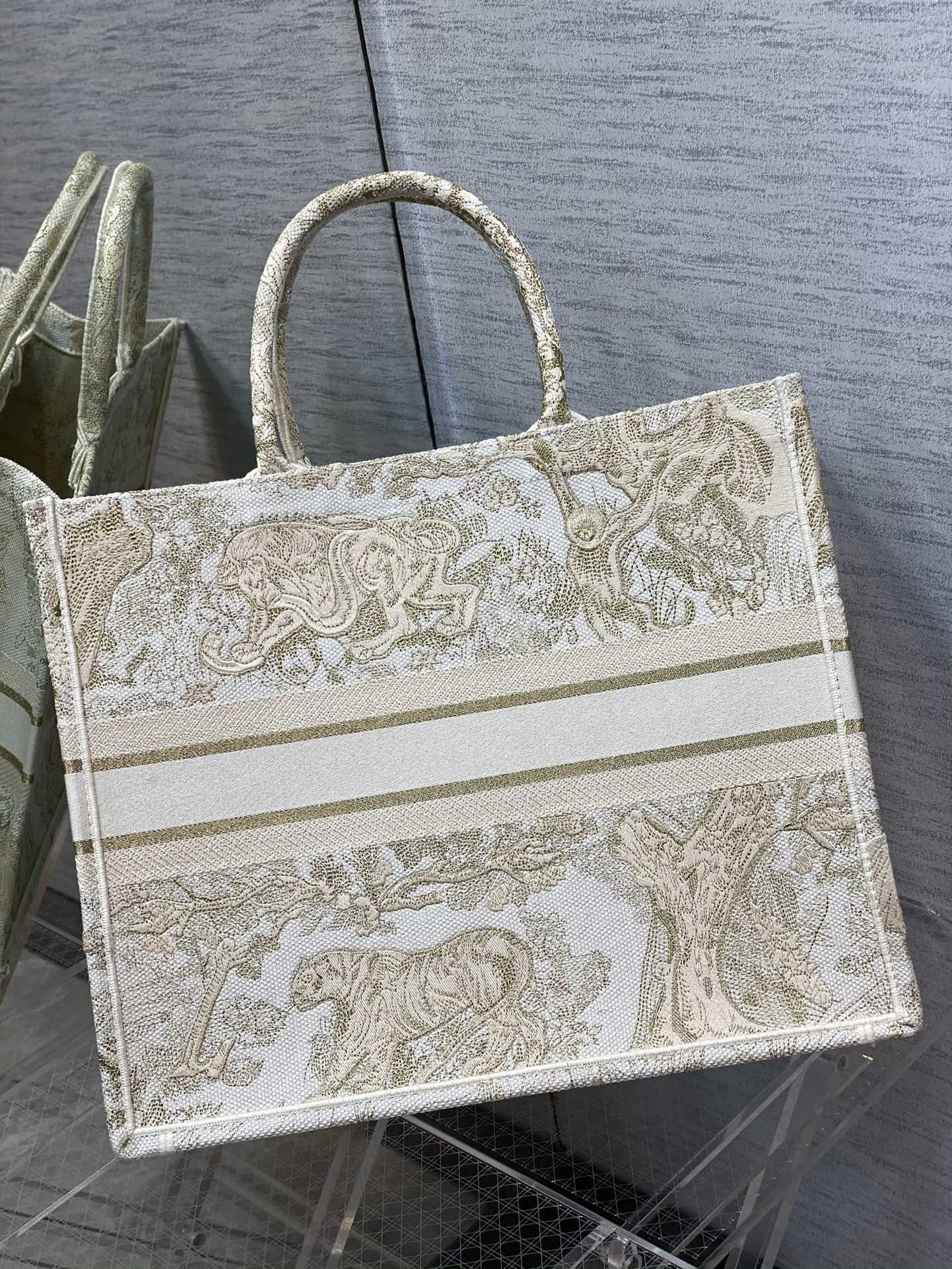 Dior Book Tote-大號41.5c-金色老虎 聖誕限量