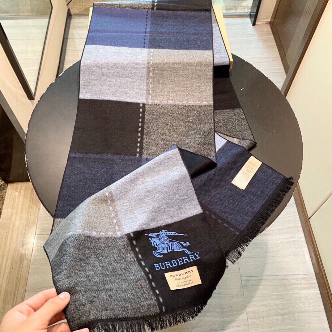 Burberry 羊絨真絲圍巾