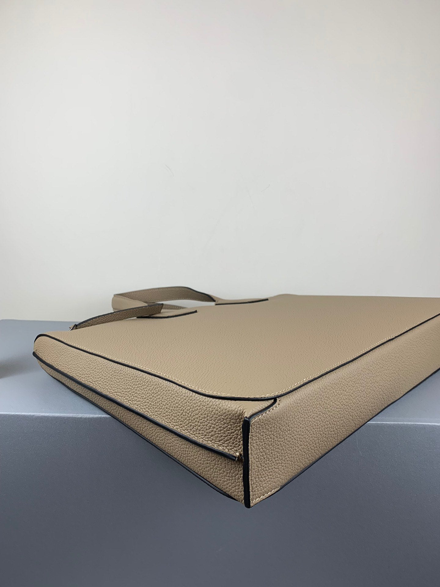 羅L威-Goya Simple Briefcase
