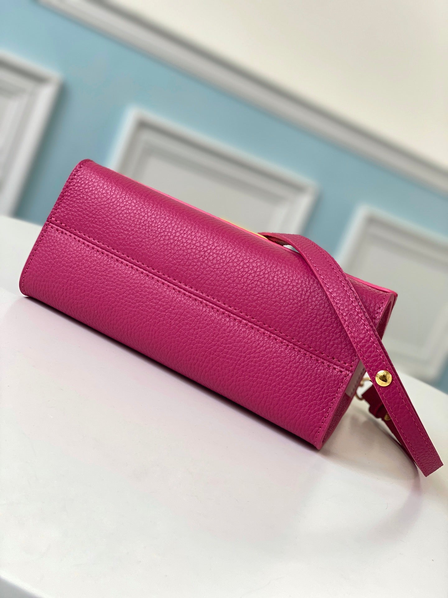 M57096 路L家-Twist One Handle 小號手袋 灰褐色