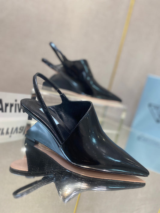 Prada 鞋-Prada 尖頭低跟量跟鞋（黑）