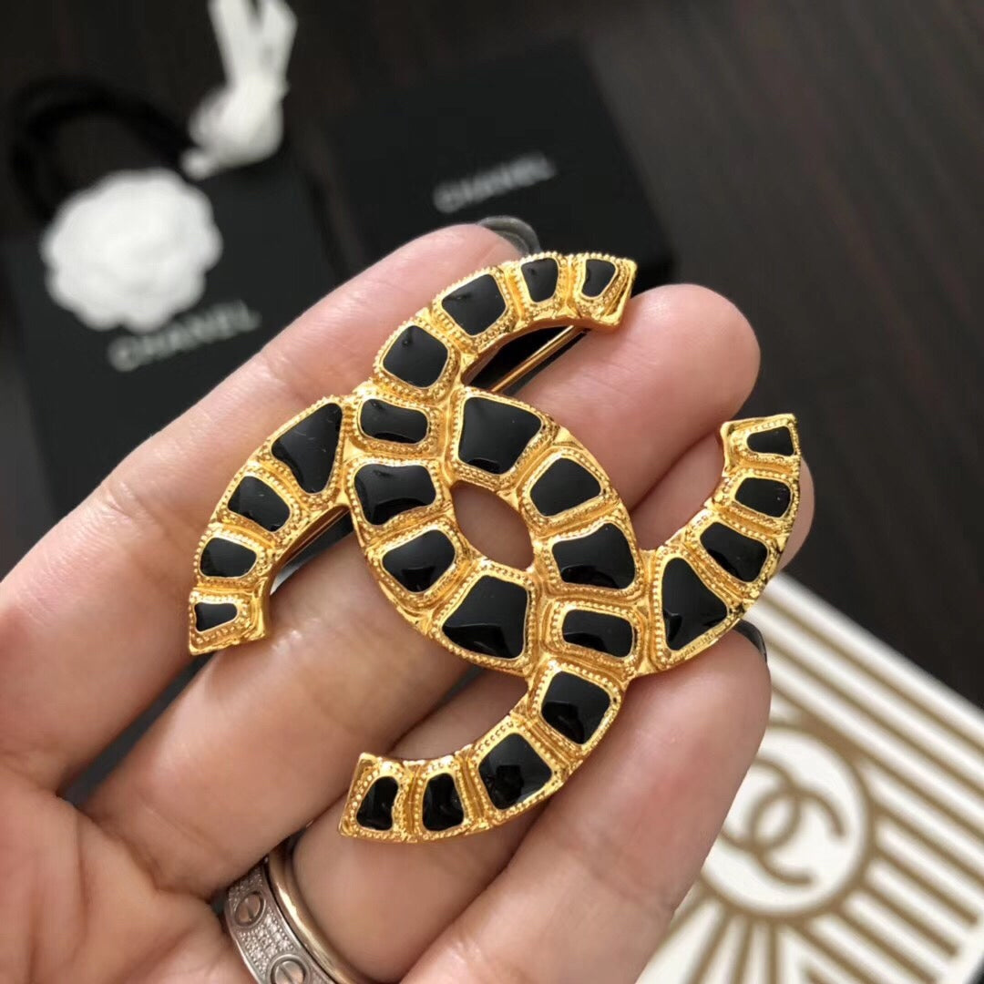 Chanel 胸針