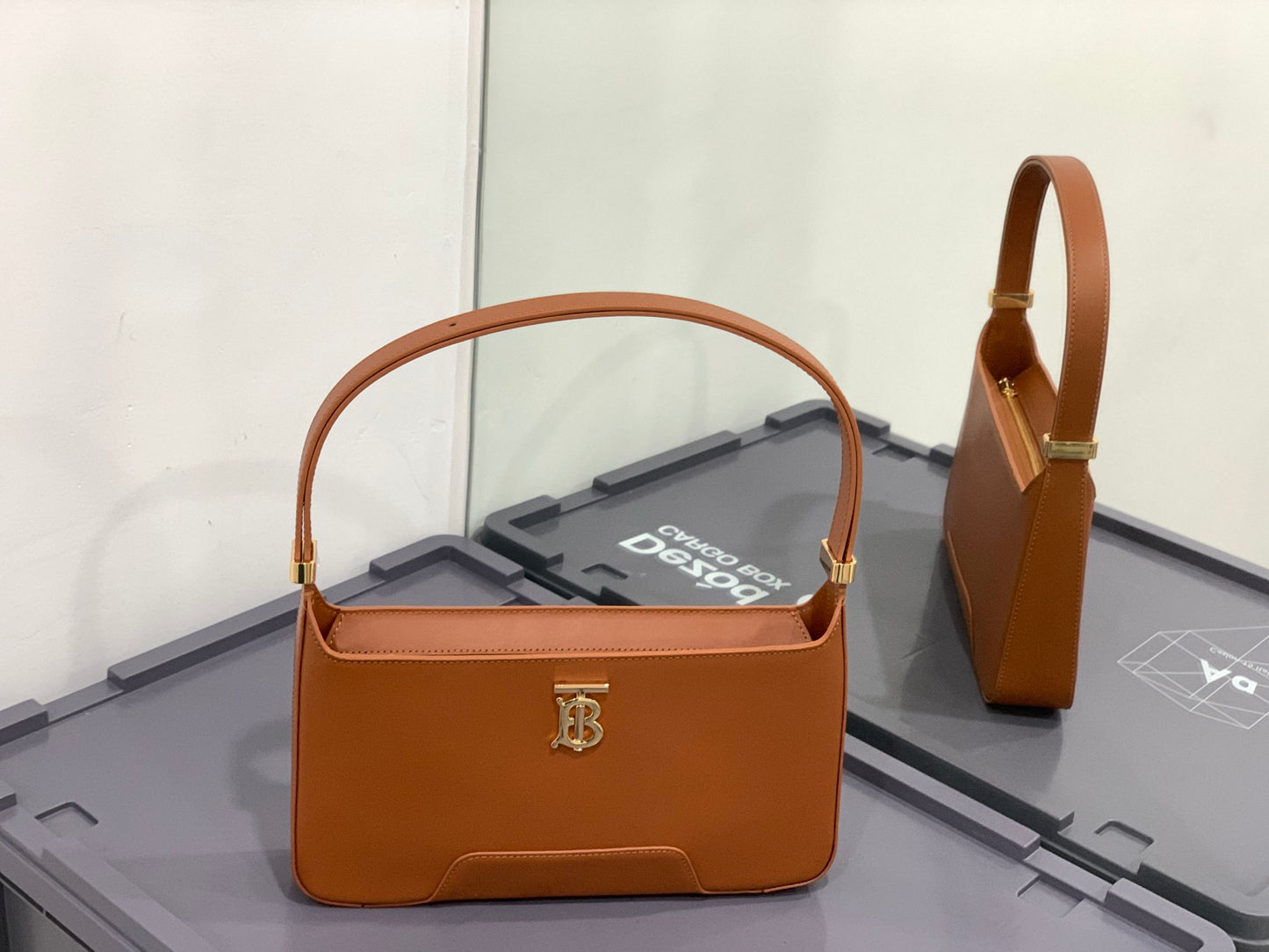 巴B家-新款 Tb shoulder bag 腋下斜挎包 咖色
