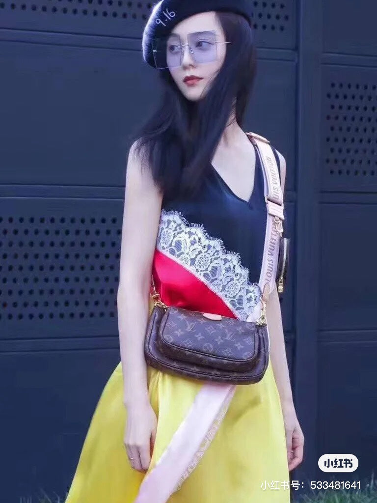 M44840 路L家-Multi Pochette Accessories 五合一麻將包 粉色 上身照