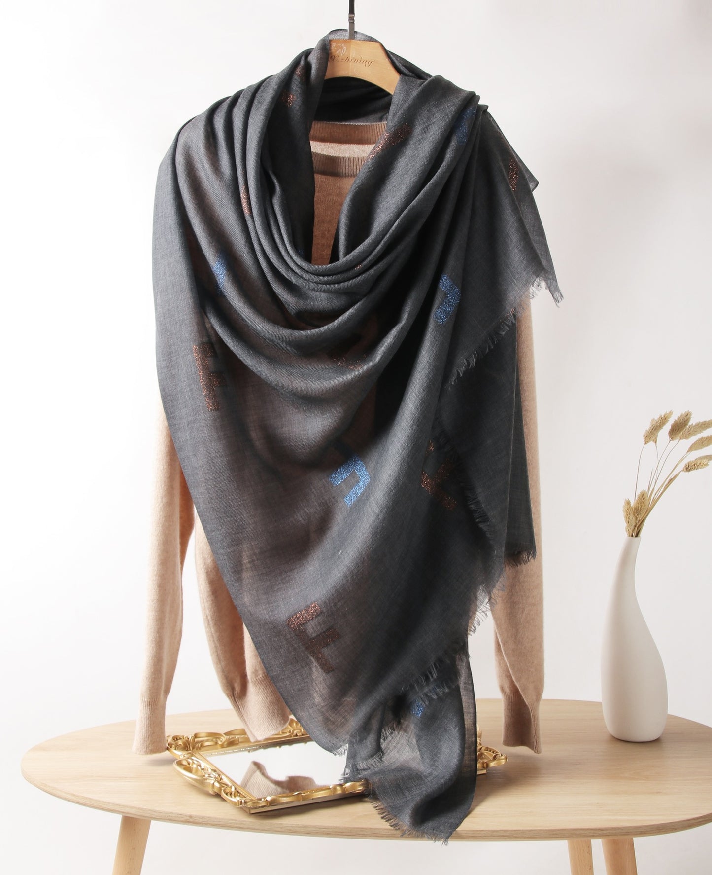 芬F家-水絨工藝精細羊絨絲巾-90*200cm