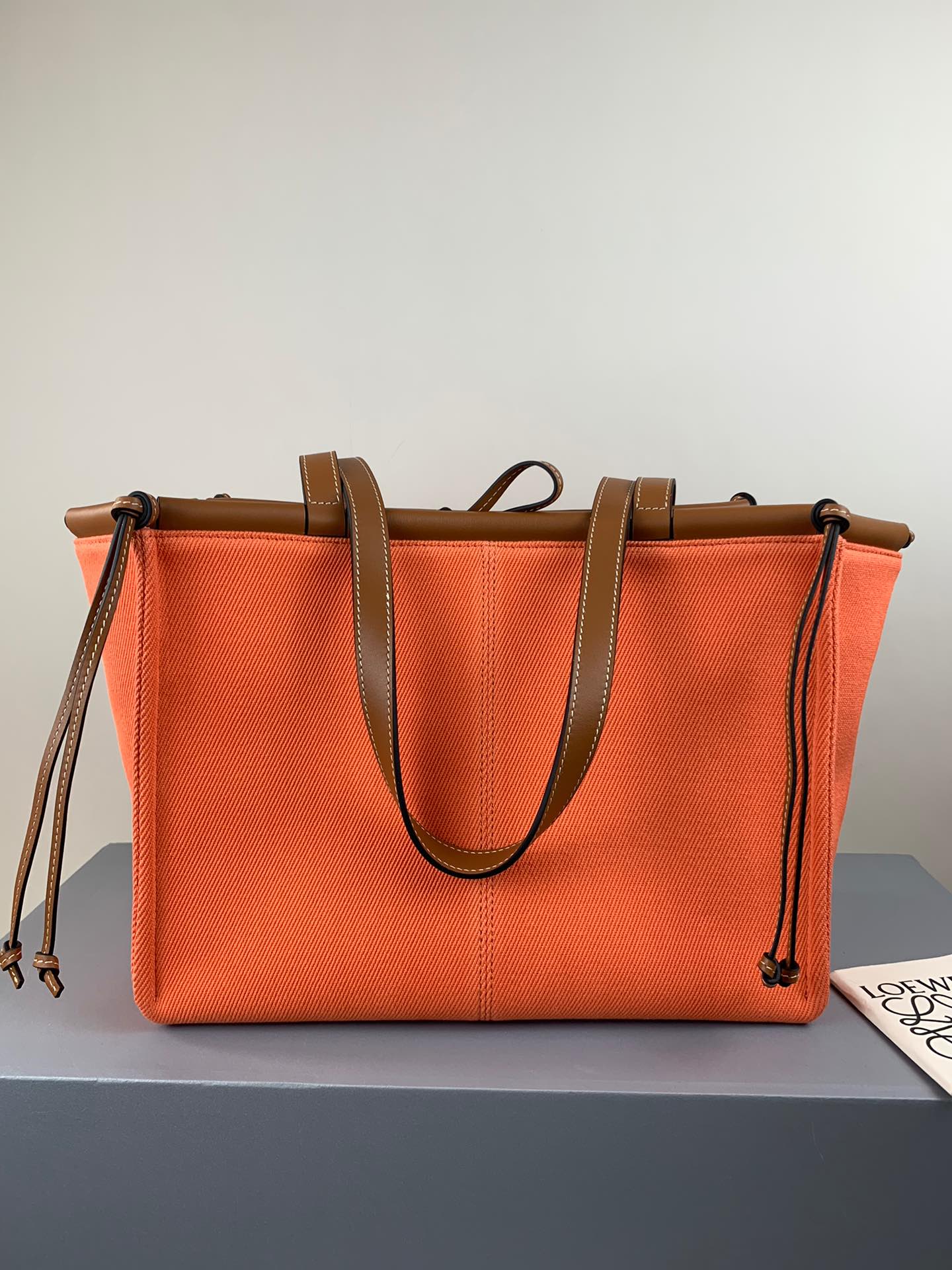 羅L威-Cushion tote 橘色棕皮