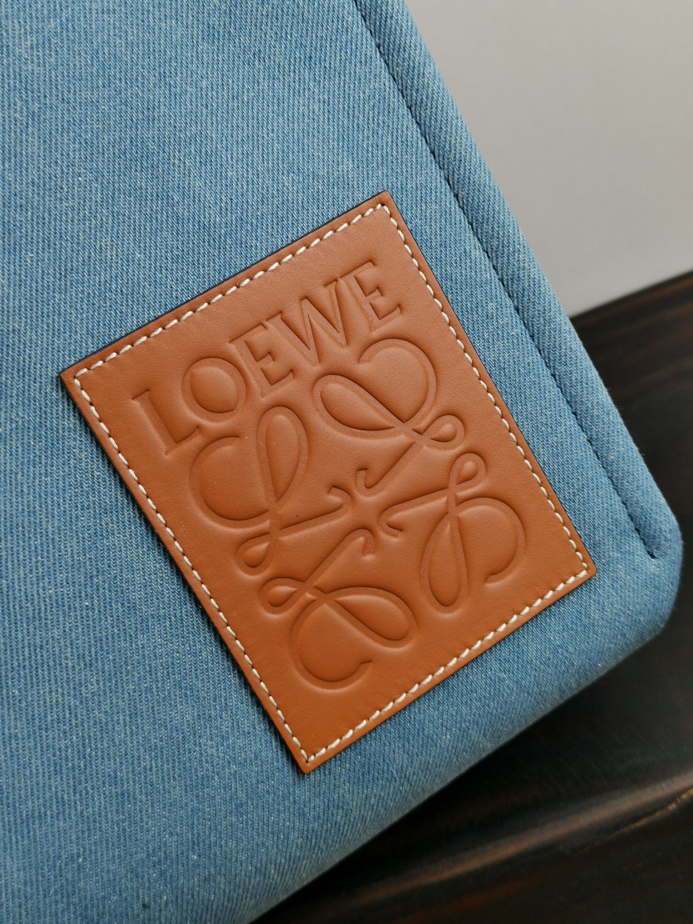 羅L威-Cushion tote 小牛皮 牛仔色