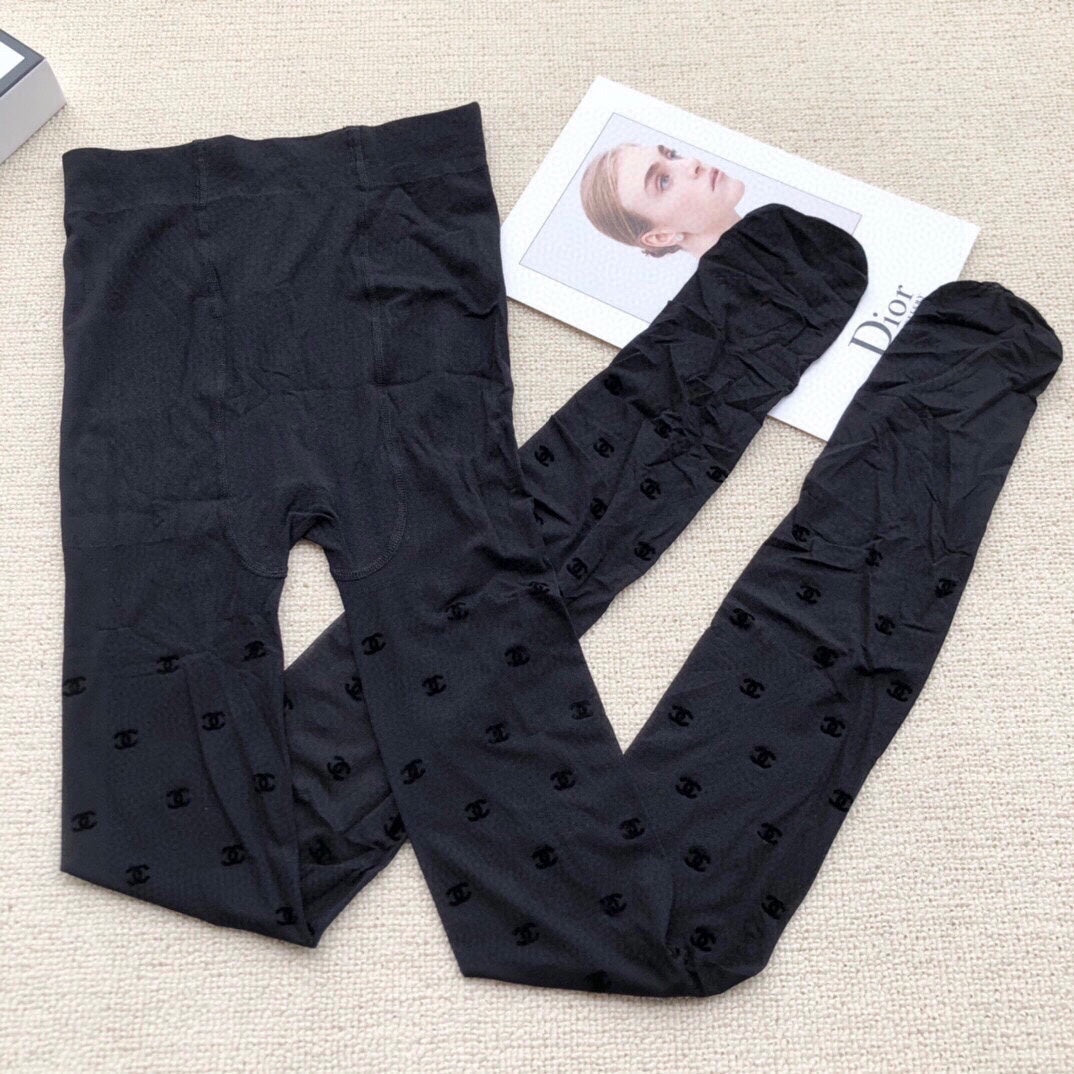 Chanel 秀款植絨絲襪