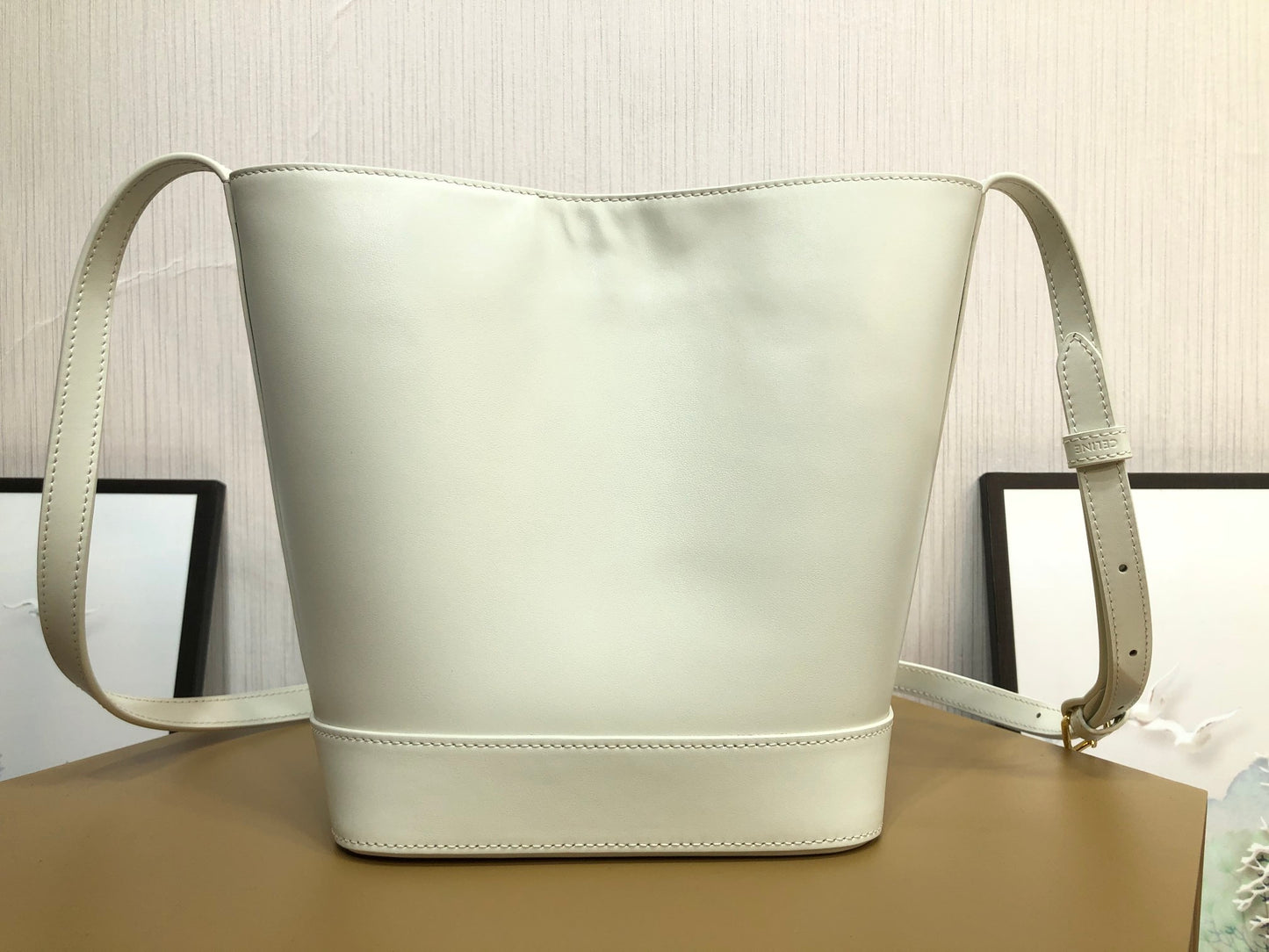 賽C家-2022s春夏新品 CUIR TRIOMPHE小號光滑牛皮水桶包