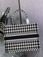Dior Book Tote-小號36.5cm-黑色千鳥格