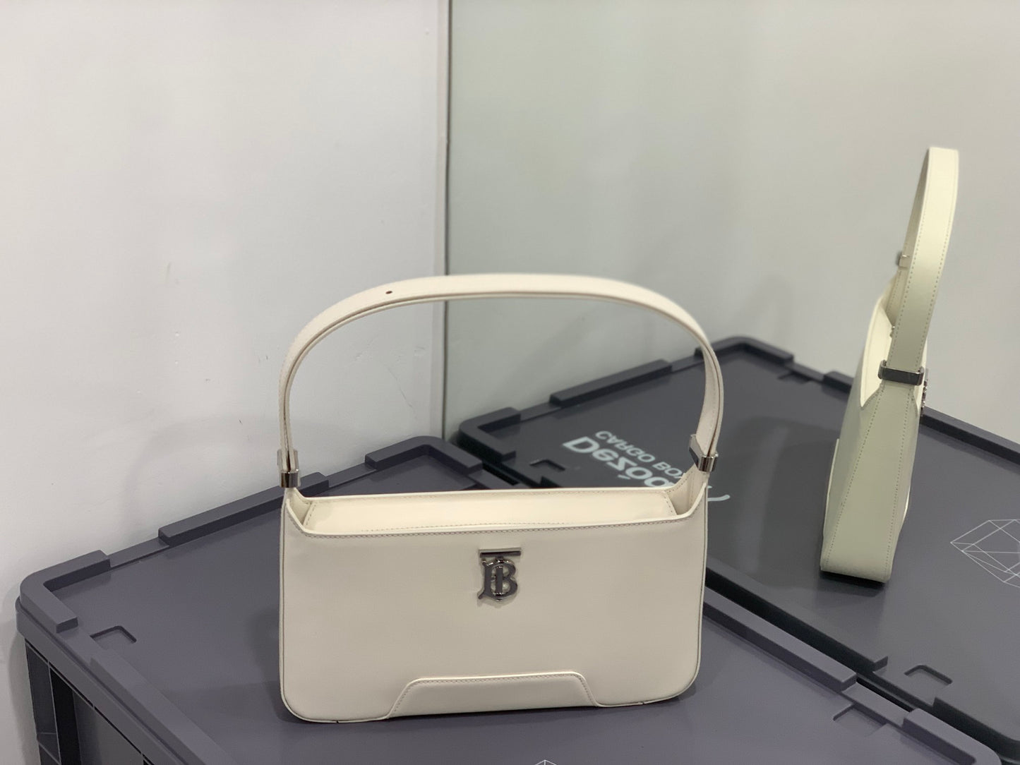 巴B家-新款 Tb shoulder bag 腋下斜挎包 白色
