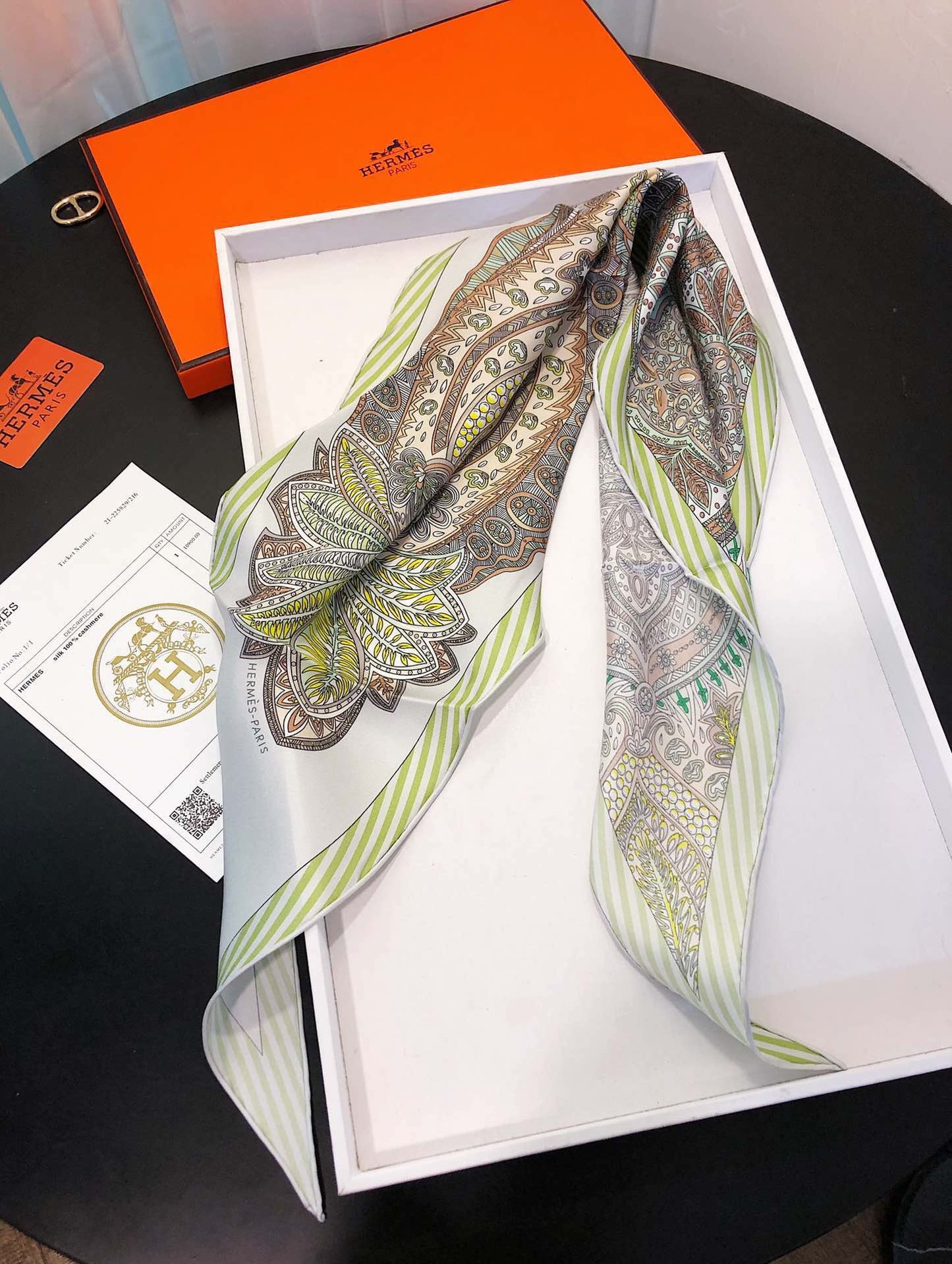 小愛款-最新款花園菱形巾-100%斜紋真絲-43*115cm