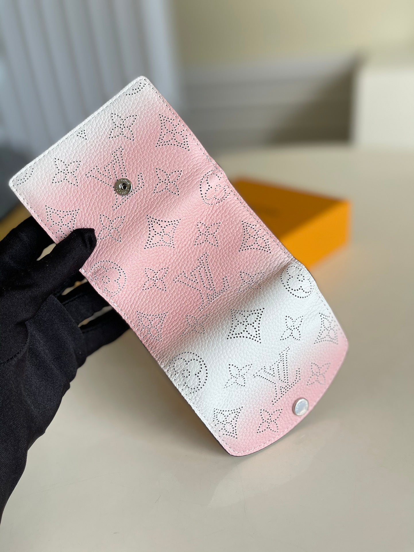 LV M69033 漸變粉 Iris XS 三折短夾