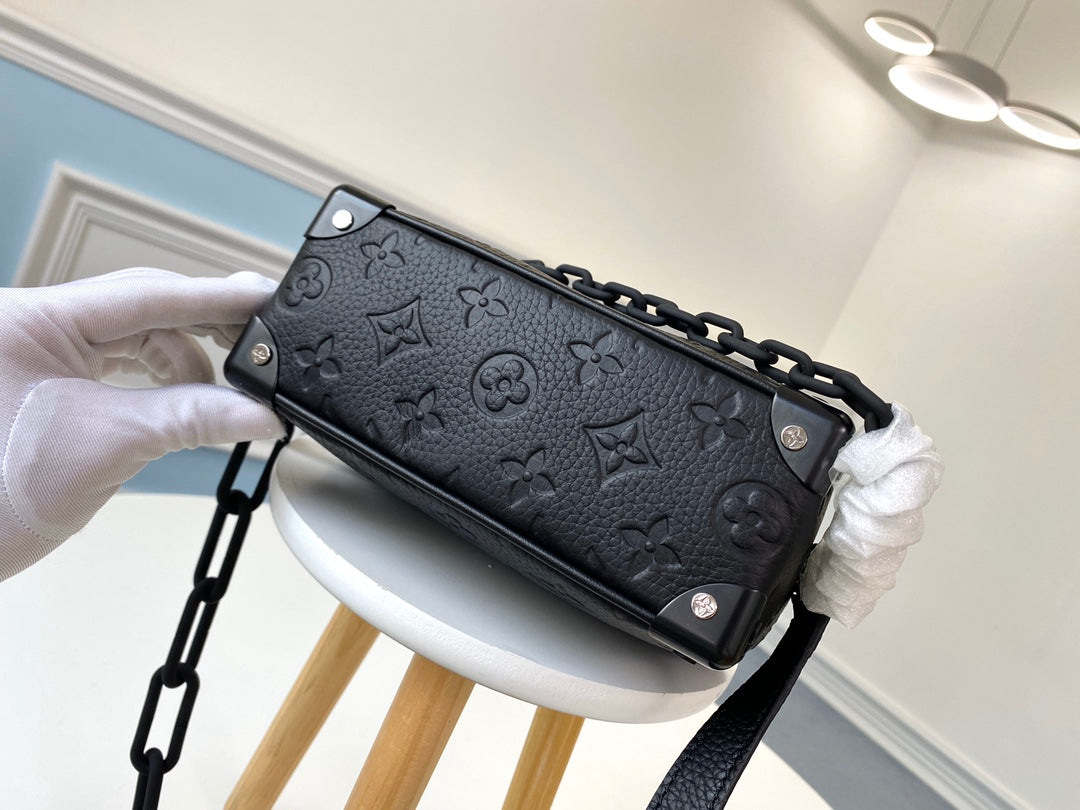 M44480 路L家-MINI SOFT TRUNK 手袋 黑色荔枝紋