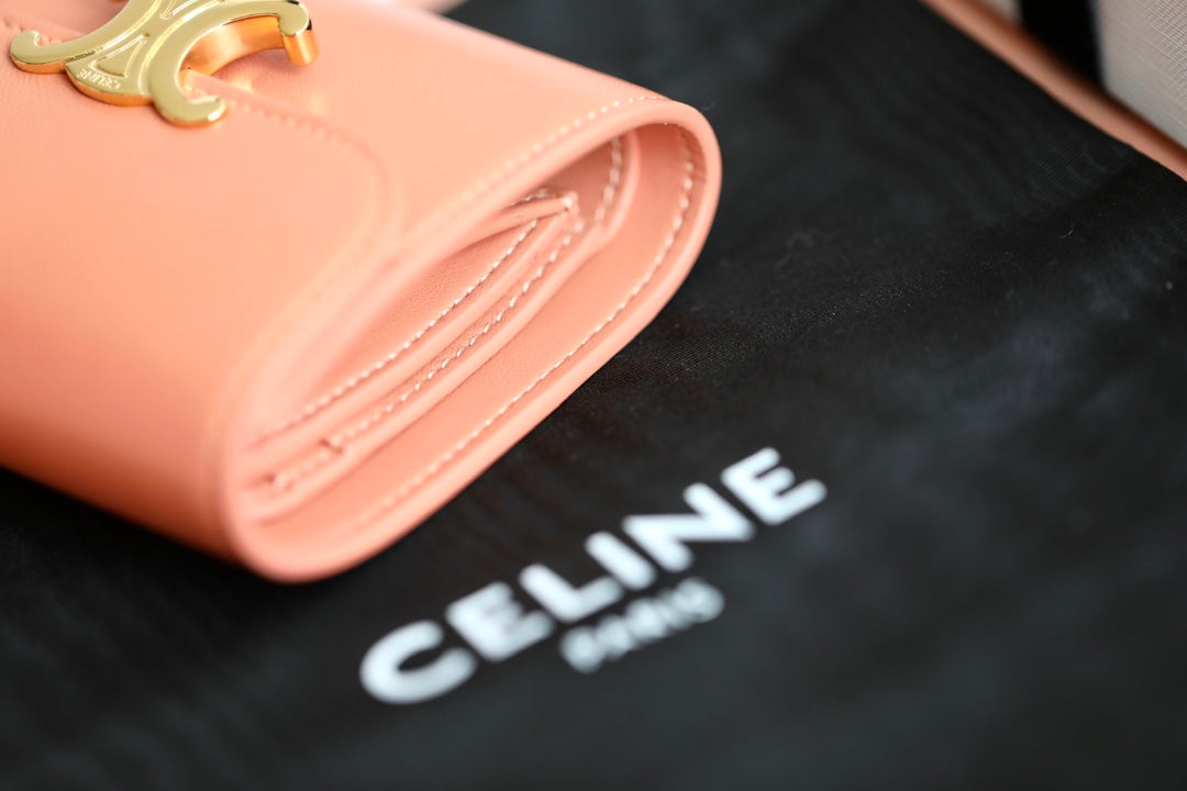 Celine TRIOMPHE 小號亮澤羊皮翻蓋錢包-荔枝色
