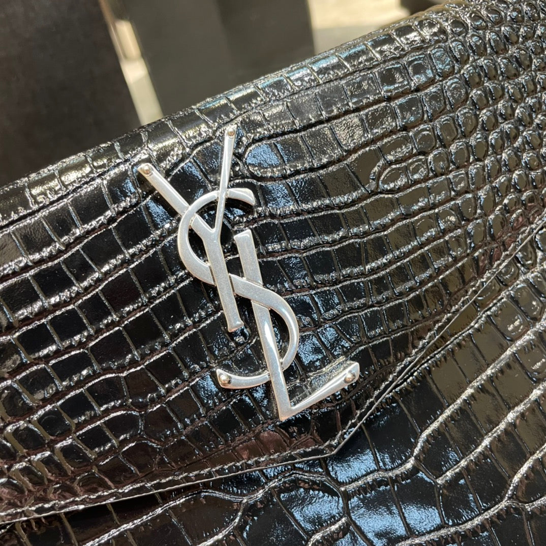 YSL ptown_新品手拿包-黑鱷魚紋銀扣