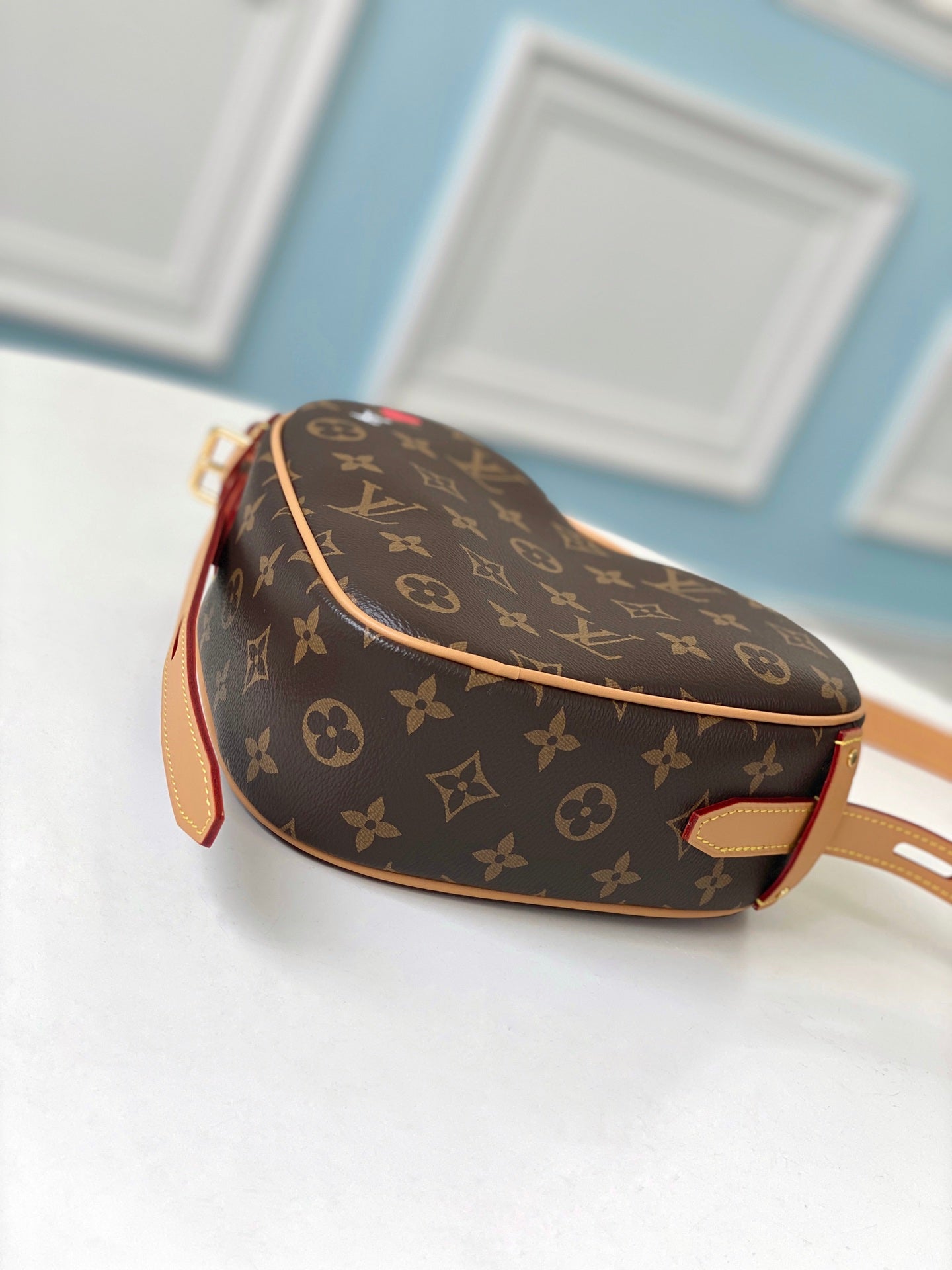 LV M57456 Cur 手袋取材