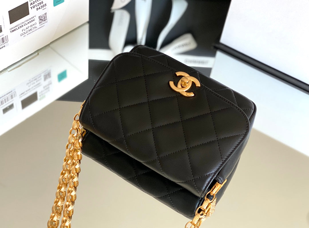 Chanel 復古金幣鏈條口蓋包