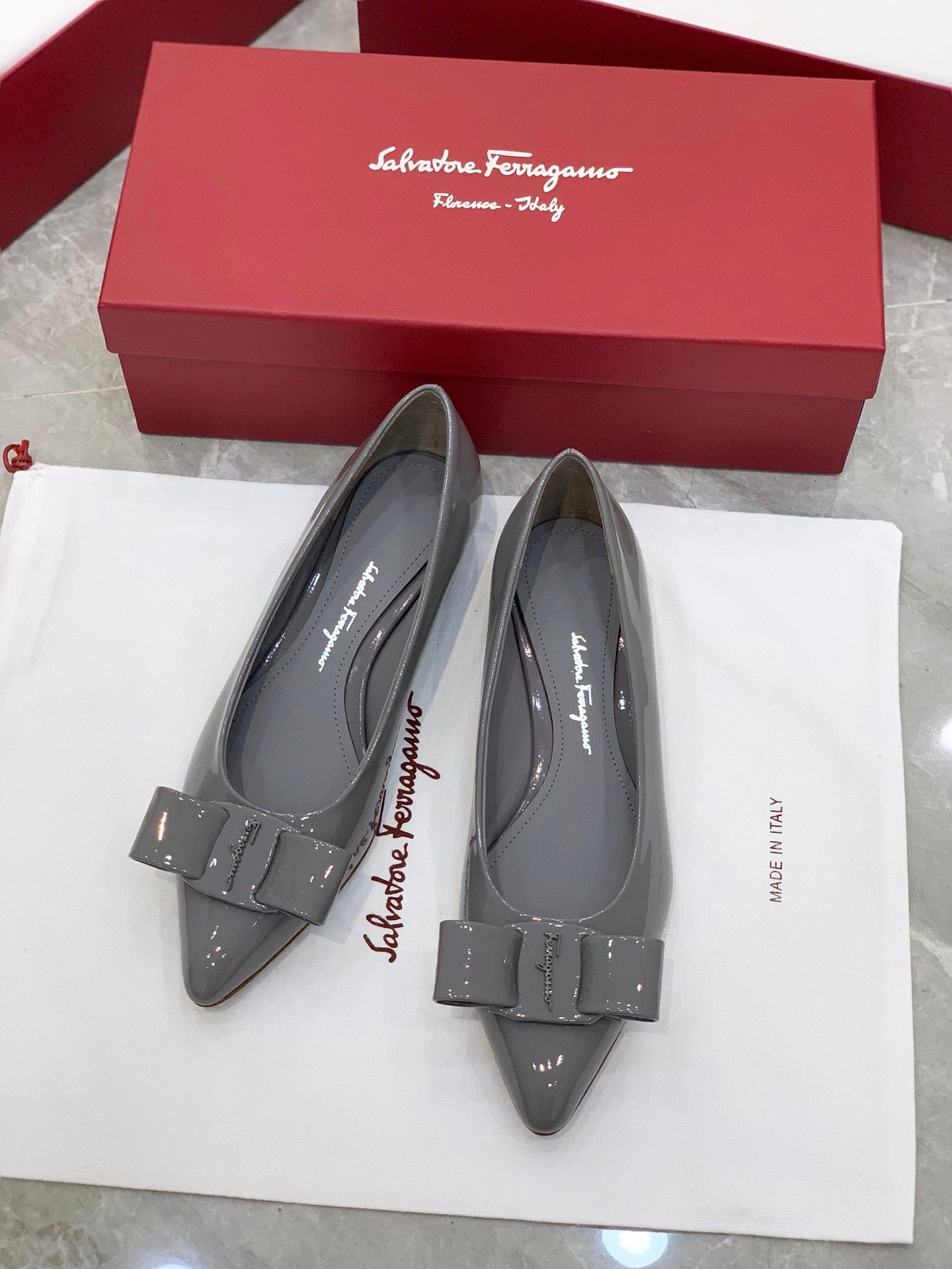 Salvatore Ferragamo鞋-菲拉格慕 Viva低跟尖頭 平底鞋 漆皮灰