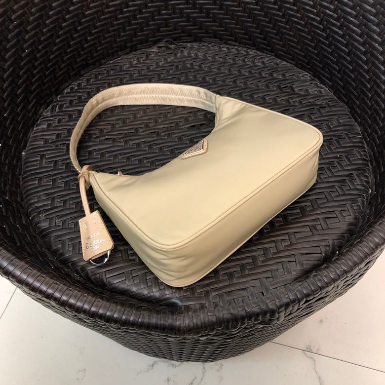 普P家-Hobo尼龍布腋下包 杏色