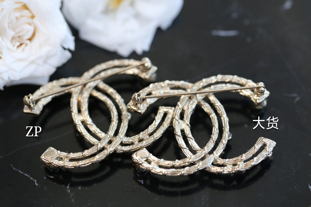 Chanel 胸針
