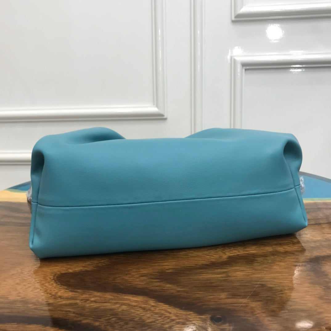 B編織- The  pouch 鏈條 雲朵包 31x16X12cm