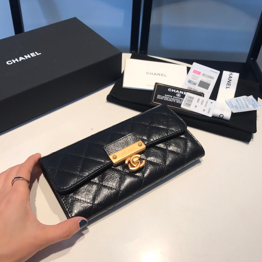 Chanel 油蠟牛皮復古翻蓋長夾