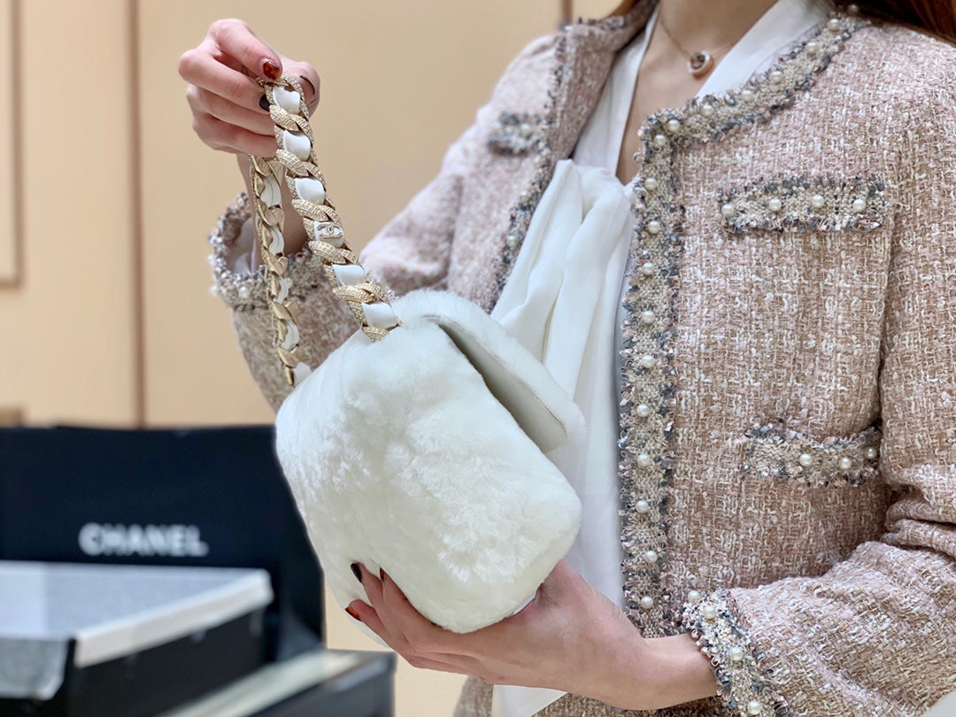Chanel 剪羊毛鑽鏈包