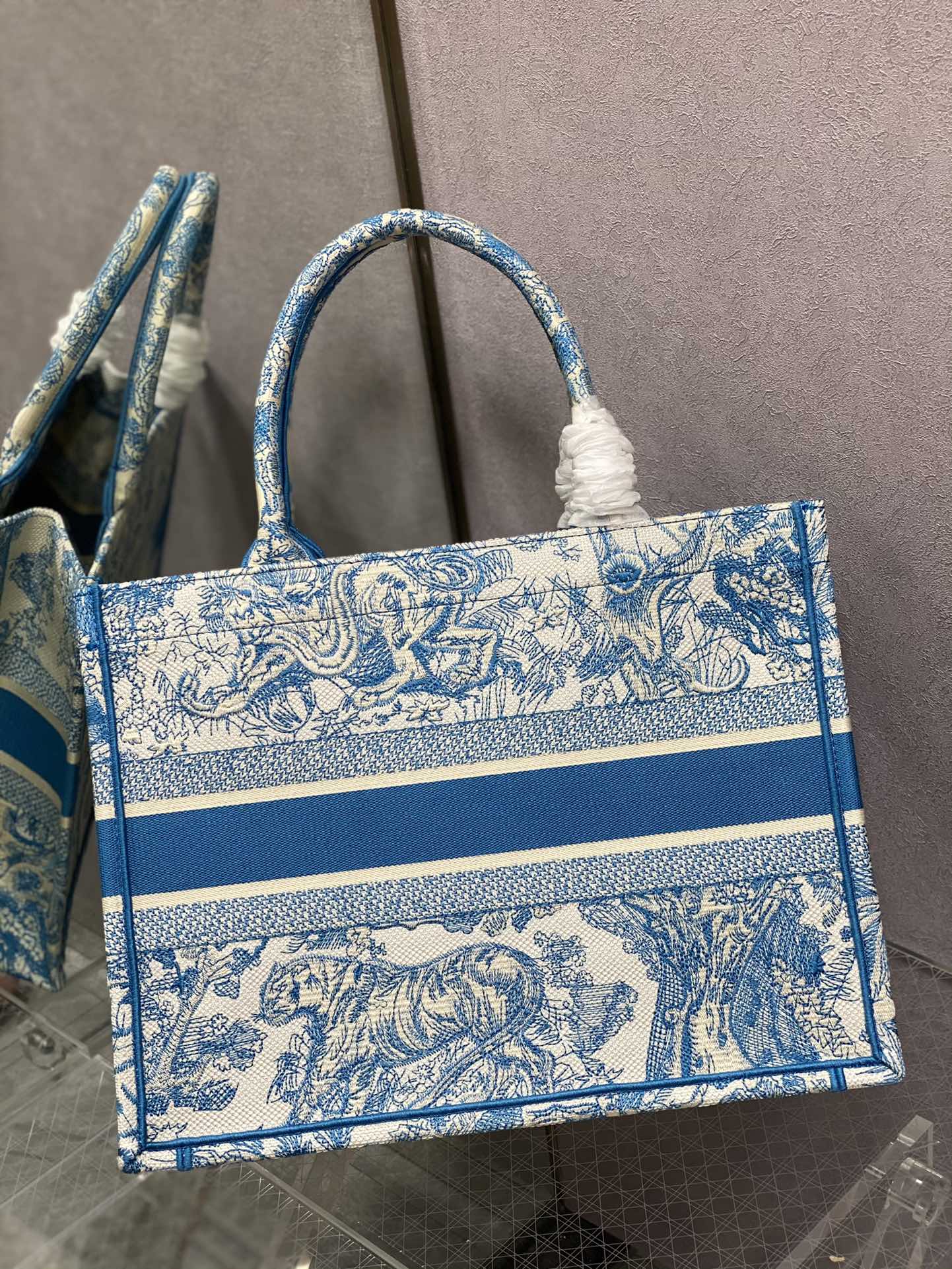 Dior Book Tote-小號36.5cm淺藍老虎